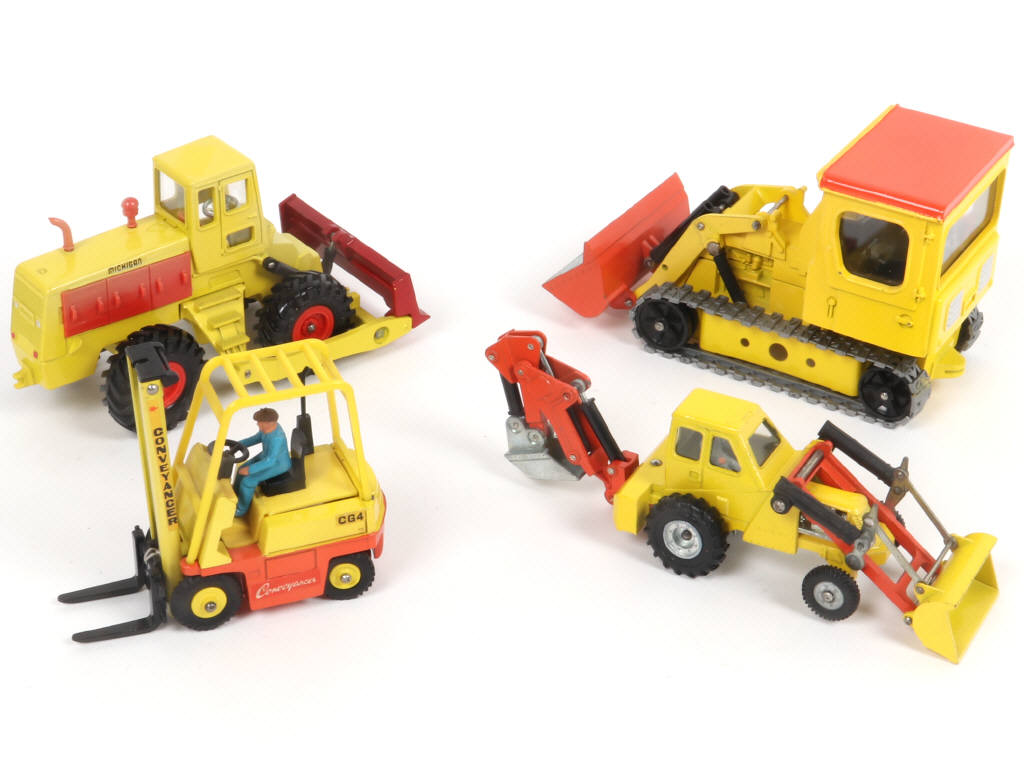 Lot 284 - DINKY TOYS (GB) (4)