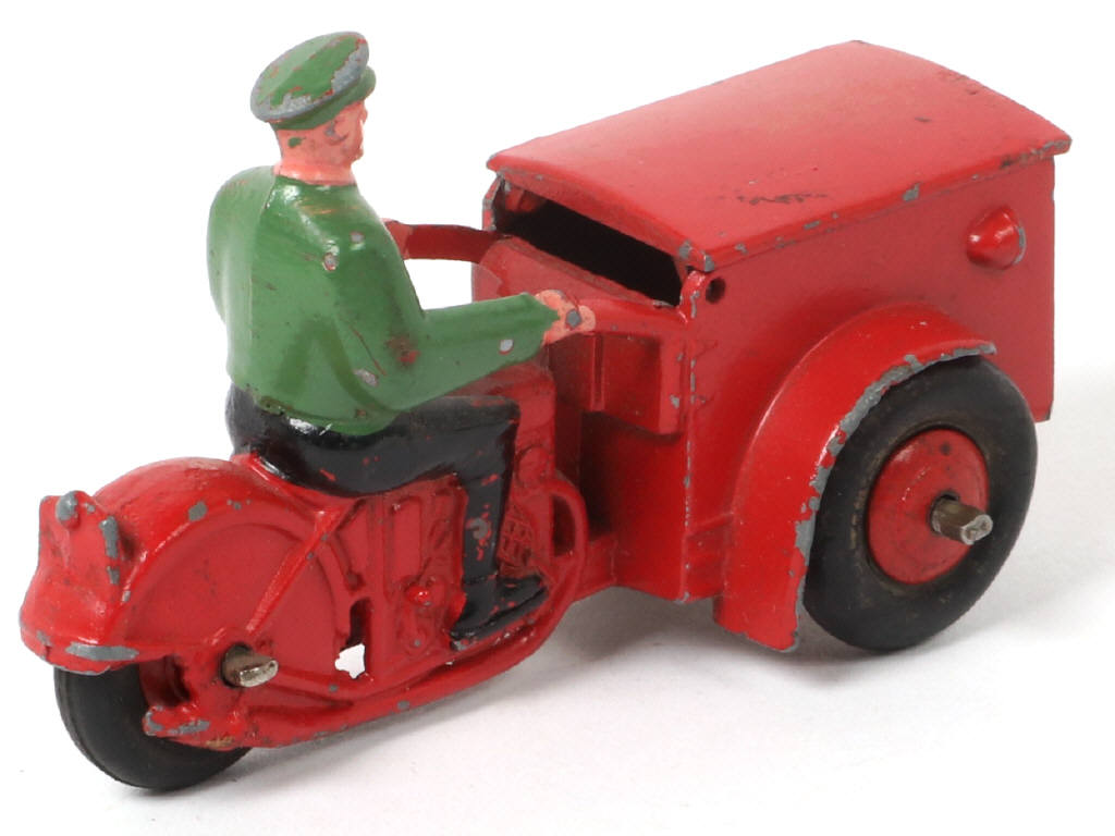 Lot 290 - DINKY TOYS (FRANCE) (1)