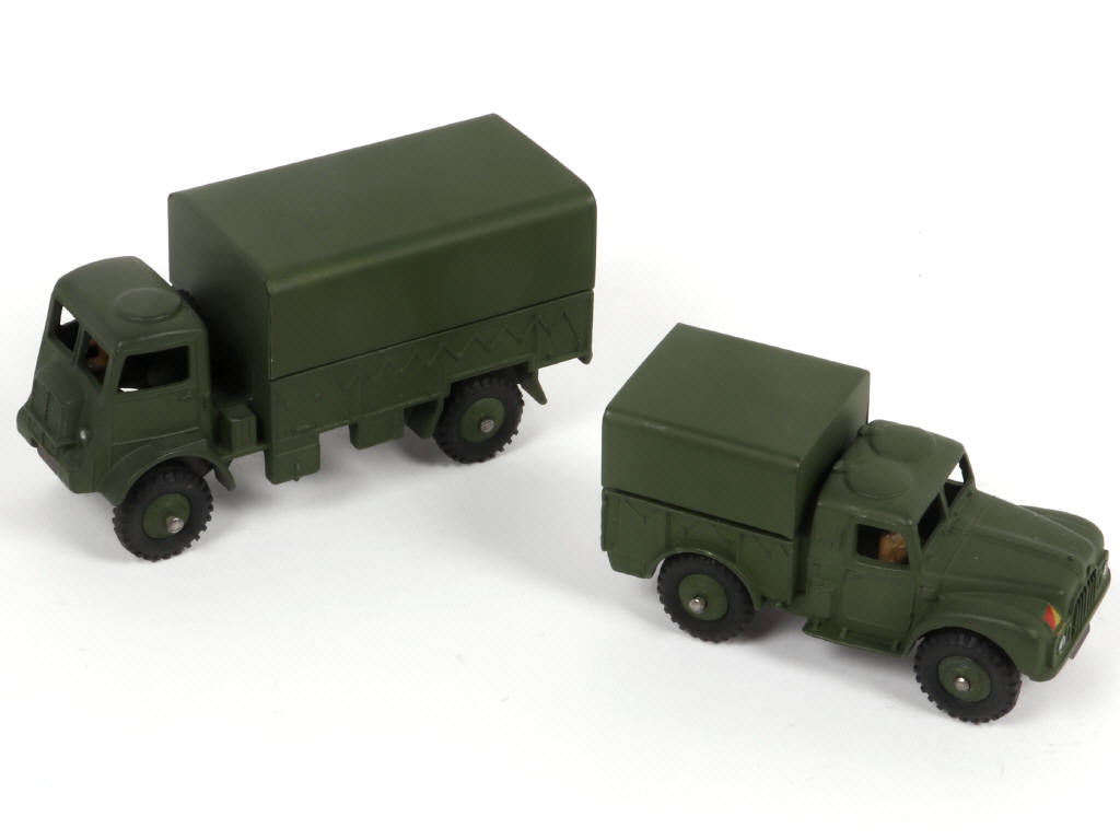 Lot 256 - DINKY TOYS (GB) (2)