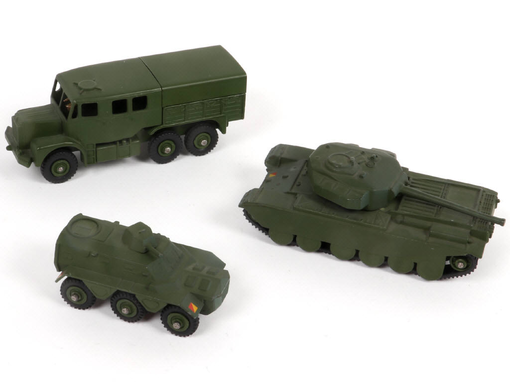 Lot 270 - DINKY TOYS (GB) (3)