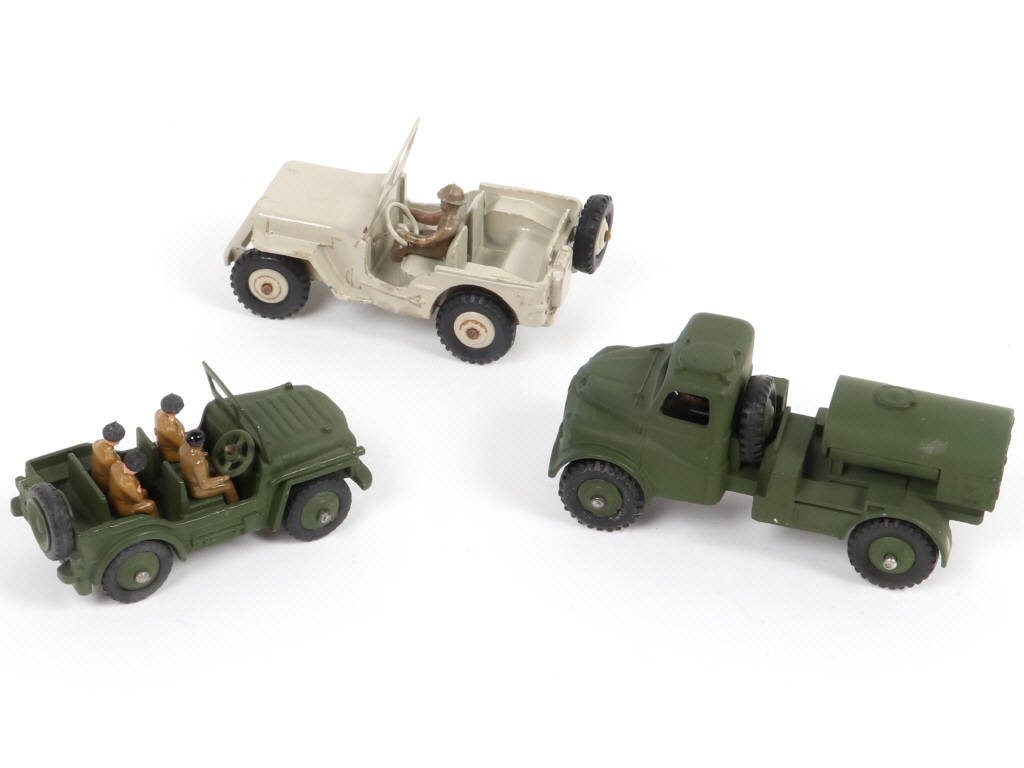 Lot 271 - DINKY TOYS (GB) (3)