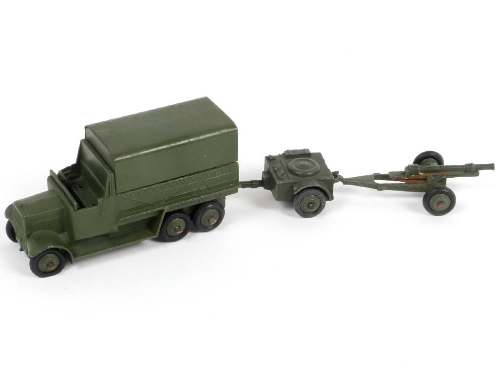 Lot 235 - DINKY TOYS (GB) (3)