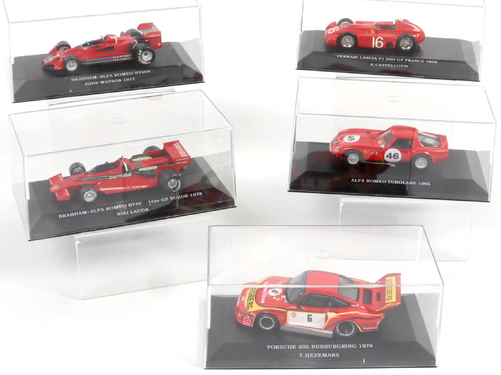 Lot 89 - DIVERS (5)