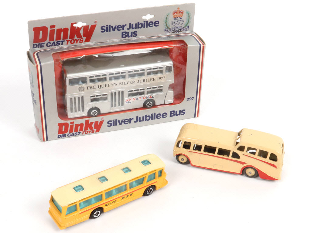 Lot 354 - DINKY TOYS (GB) (3)