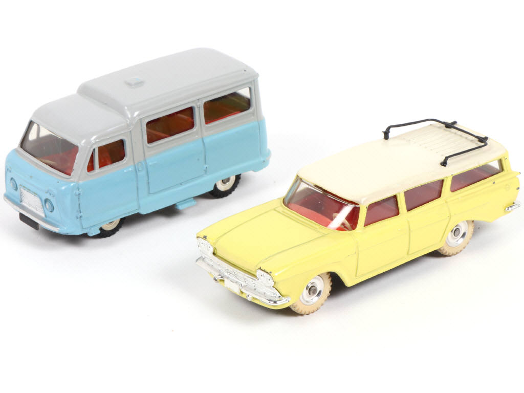 Lot 332 - DINKY TOYS (GB) (2)