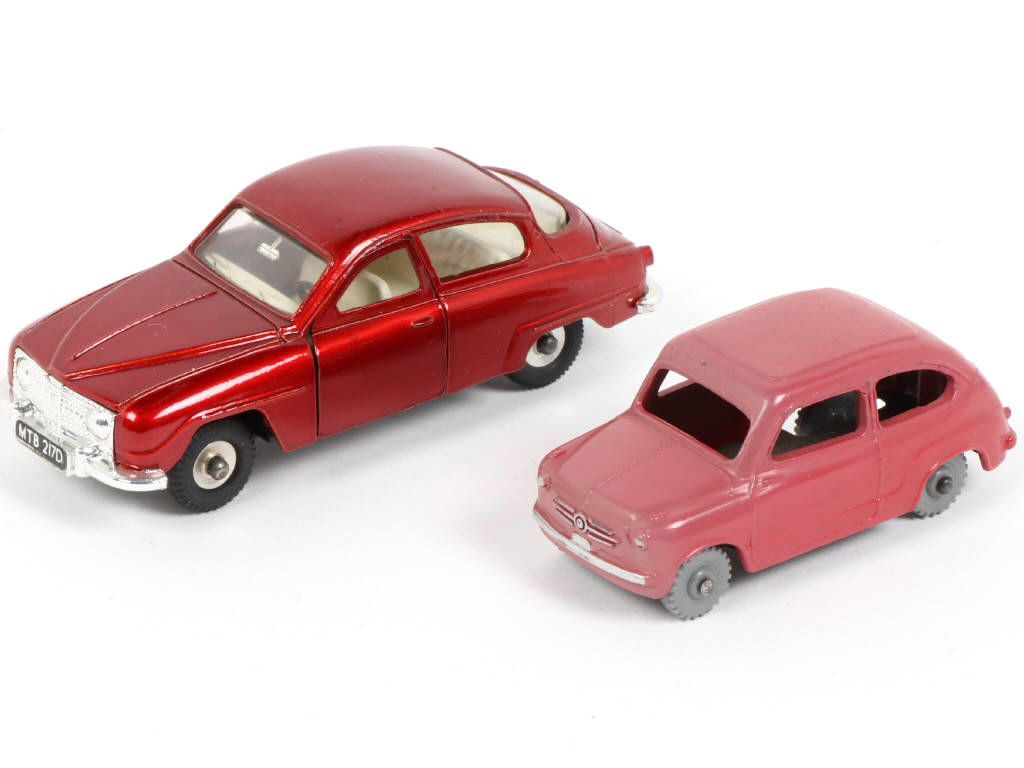 Lot 328 - DINKY TOYS (GB) (2)