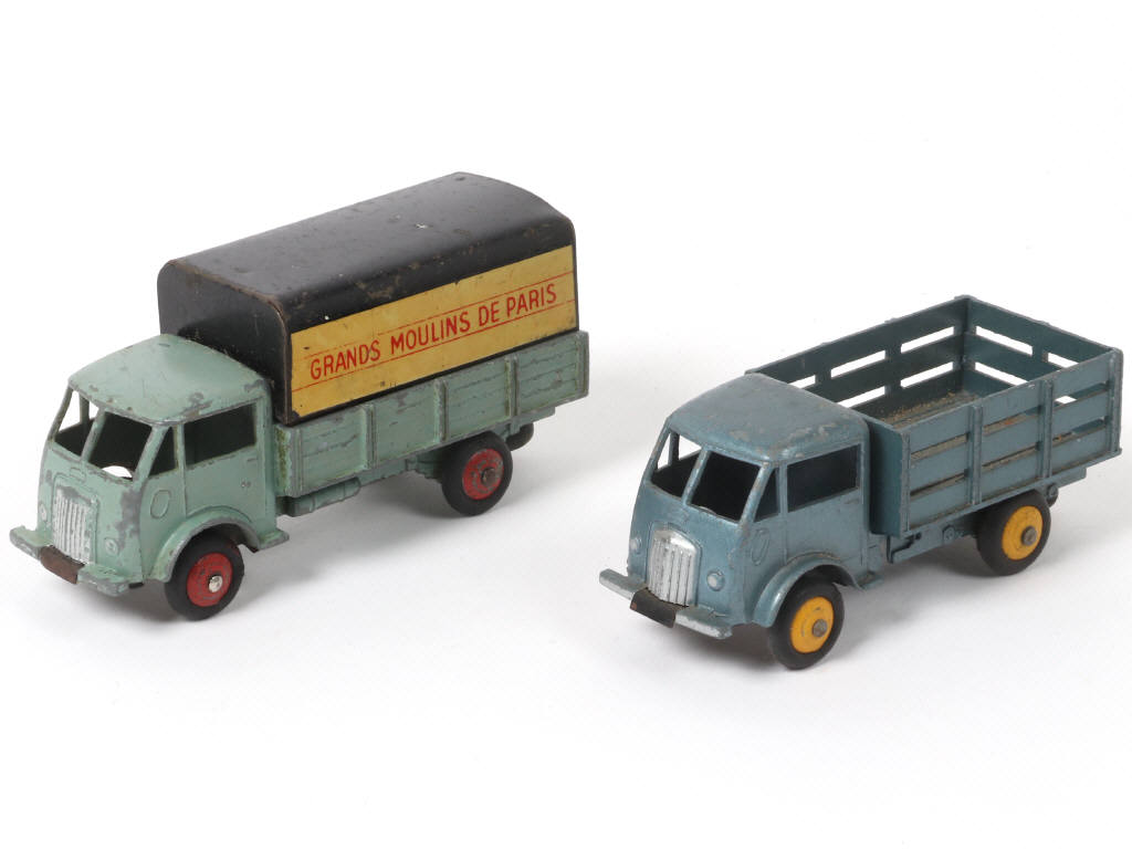 Lot 431 - DINKY TOYS (FRANCE) (2)