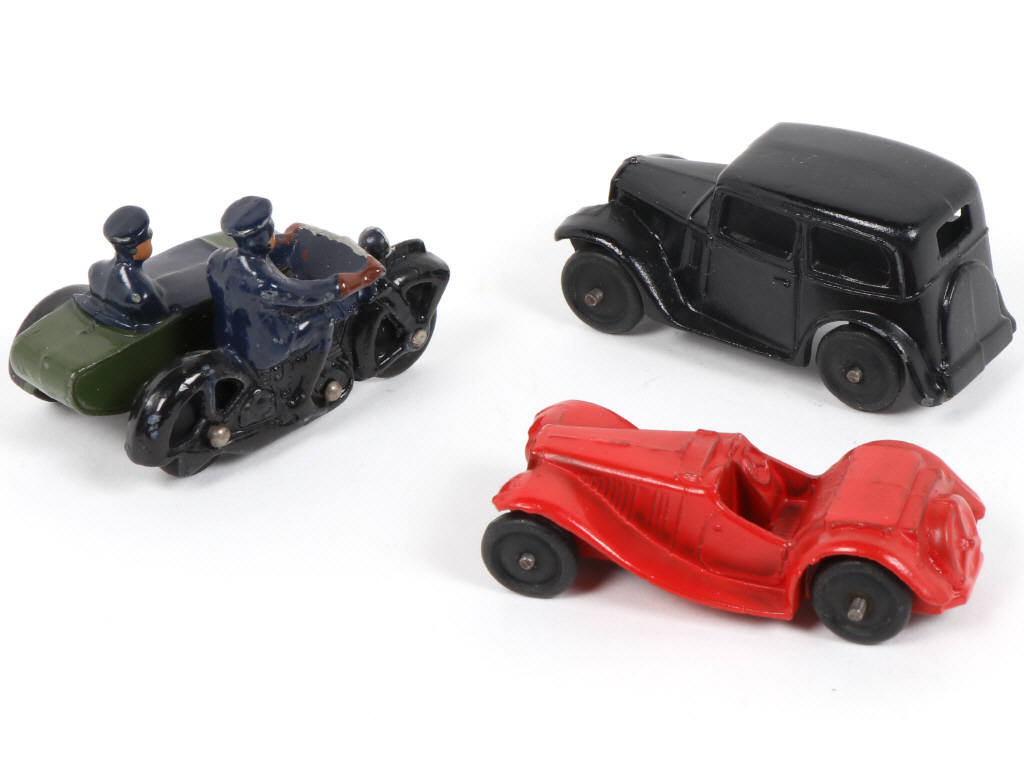 Lot 342 - DINKY TOYS (GB) (3)