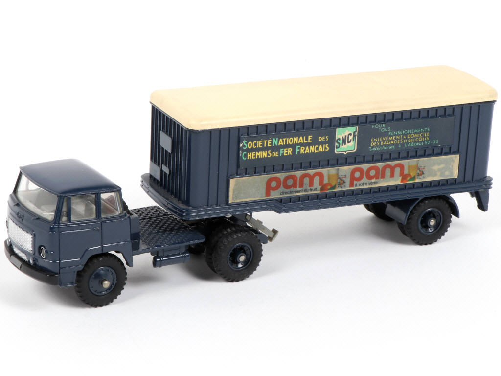Lot 412 - DINKY TOYS (FRANCE) (1)