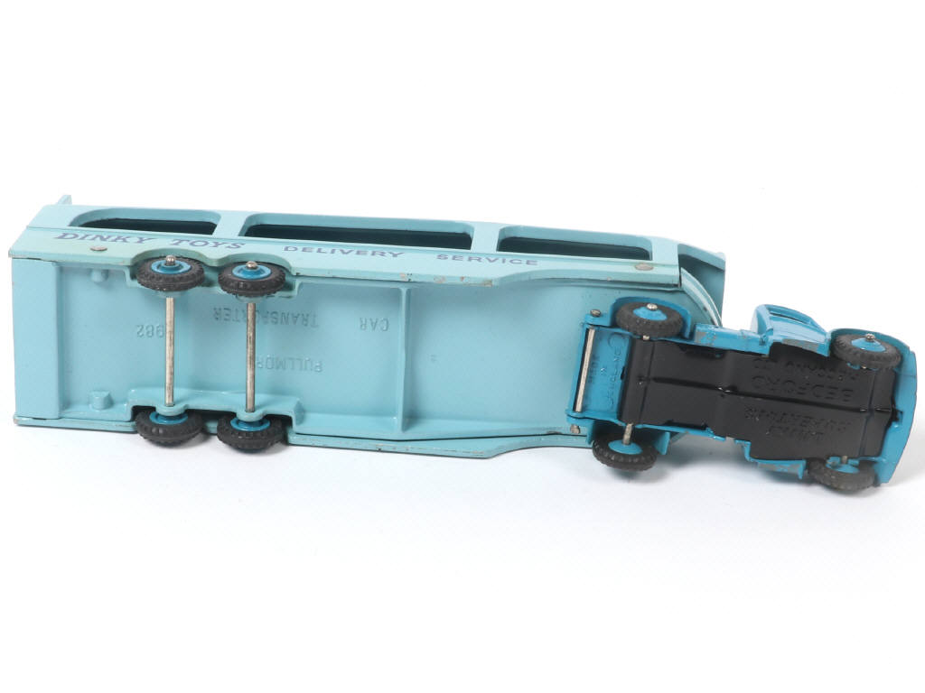 Lot 303 - DINKY TOYS (GB) (2)