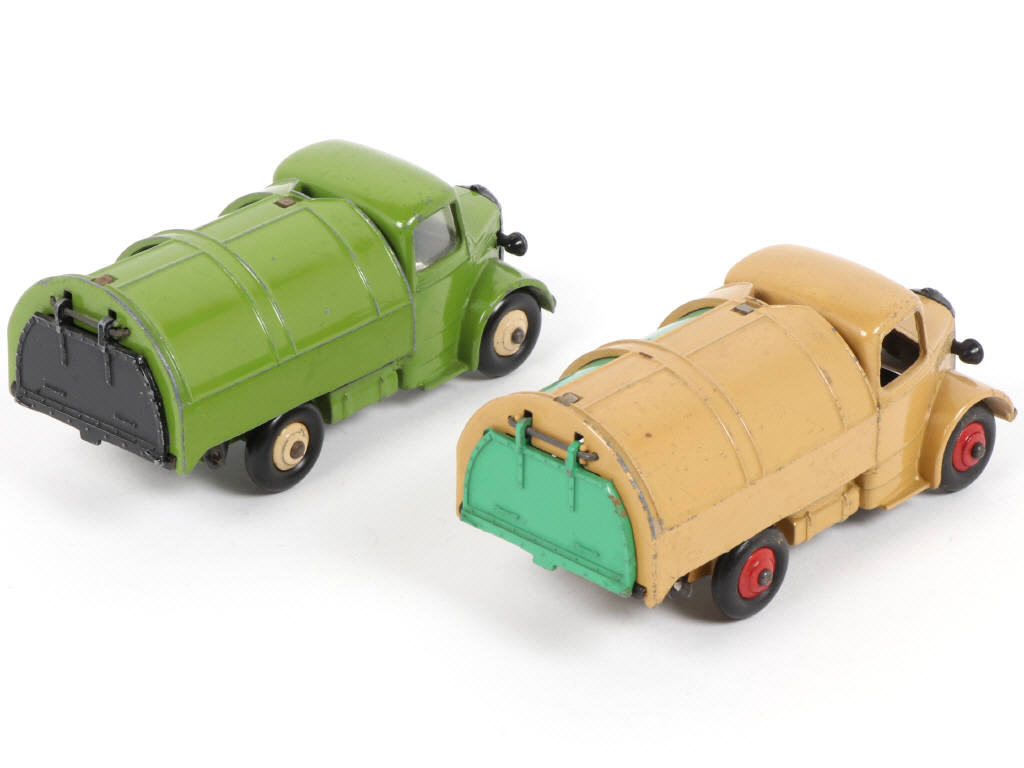 Lot 336 - DINKY TOYS (GB) (2)