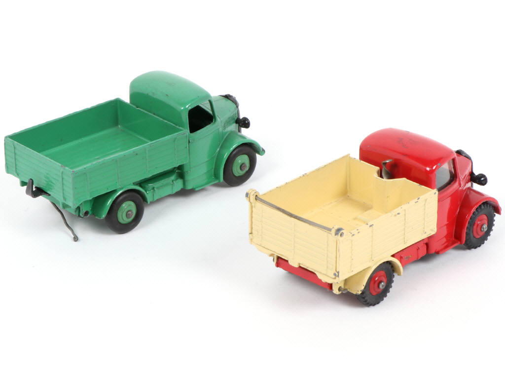 Lot 335 - DINKY TOYS (GB) (2)