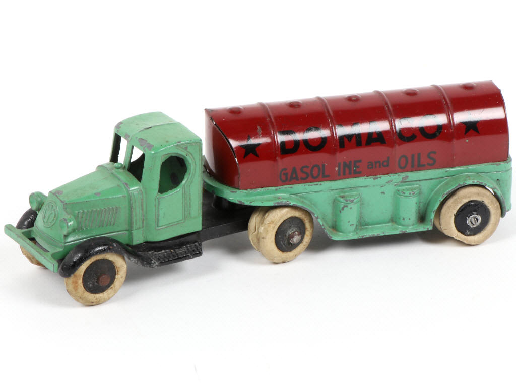 Lot 108 - TOOTSIETOY (USA) (1)