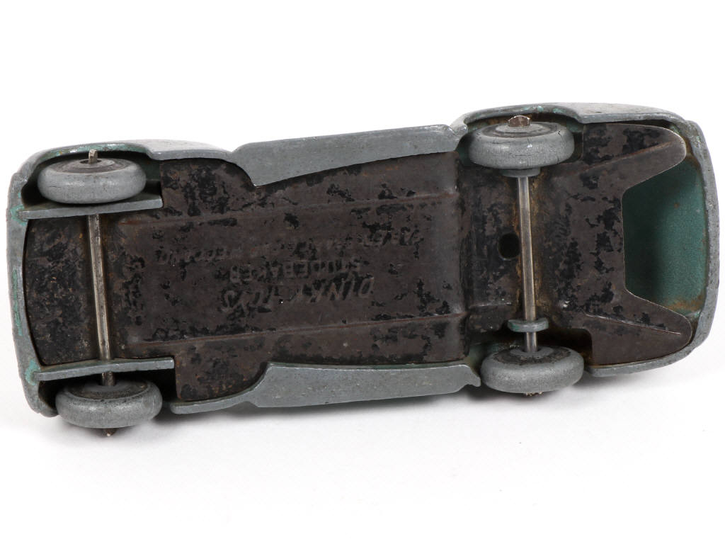 Lot 394 - DINKY TOYS (FRANCE) (1)