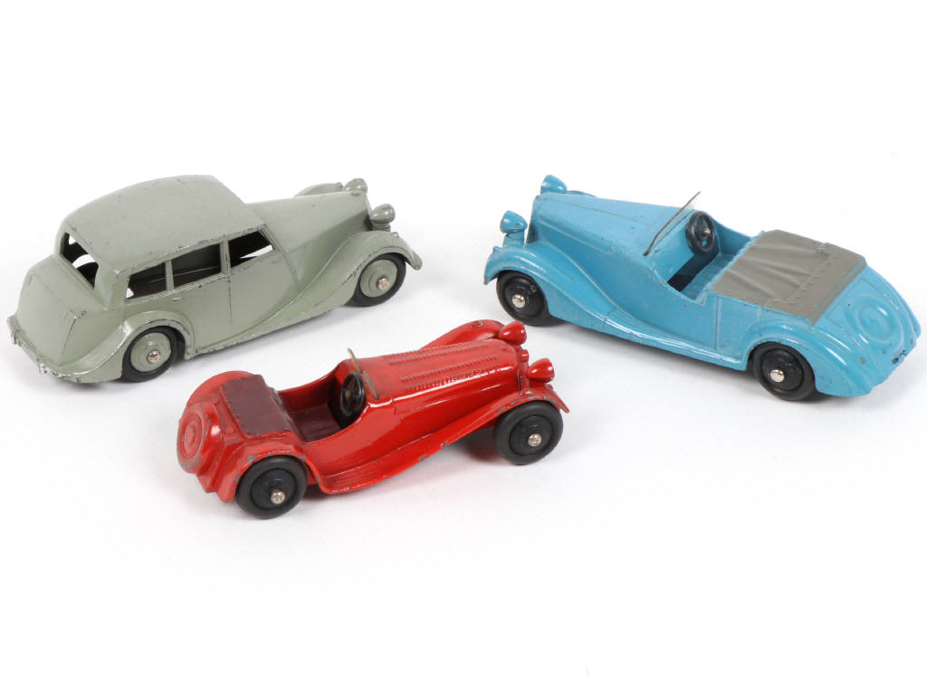 Lot 346 - DINKY TOYS (GB) (3)