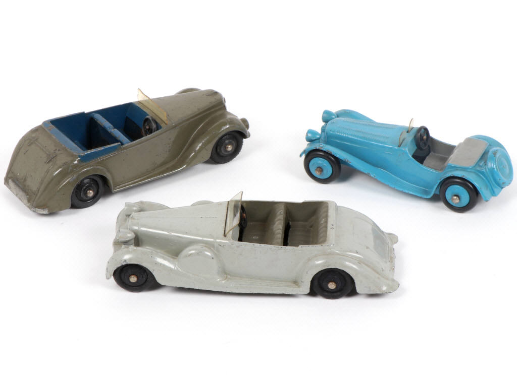 Lot 347 - DINKY TOYS (GB) (3)