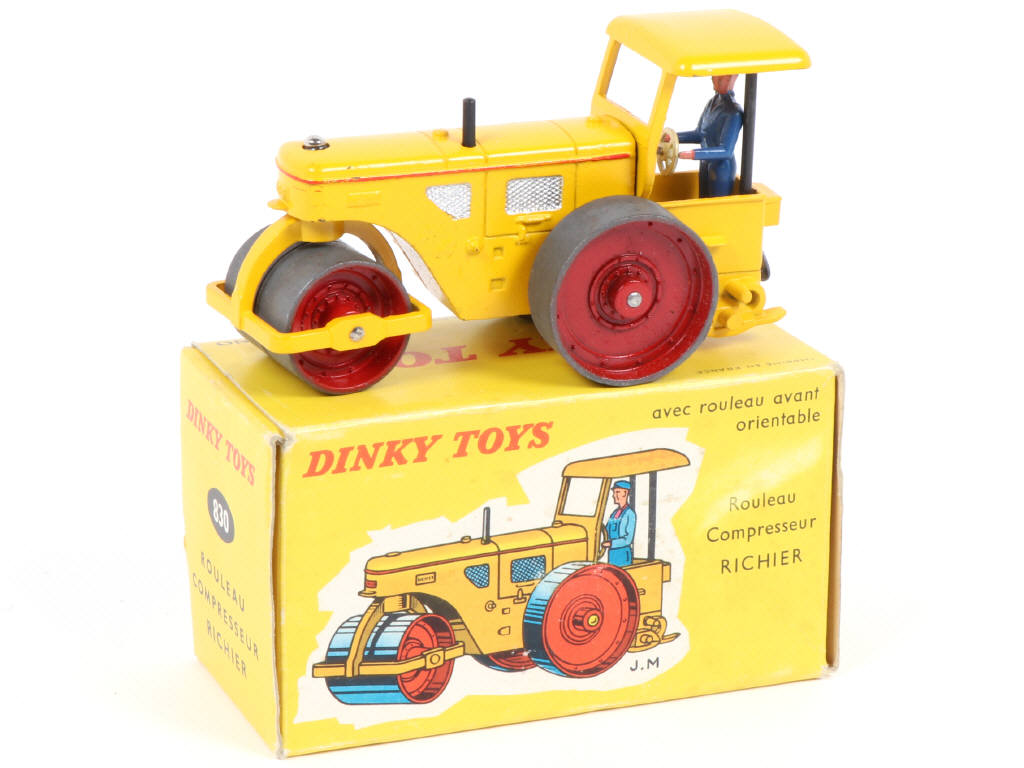Lot 418 - DINKY TOYS (FRANCE) (1)