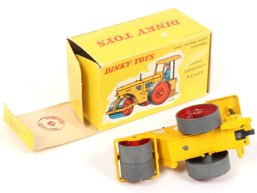 Lot 418 - DINKY TOYS (FRANCE) (1)