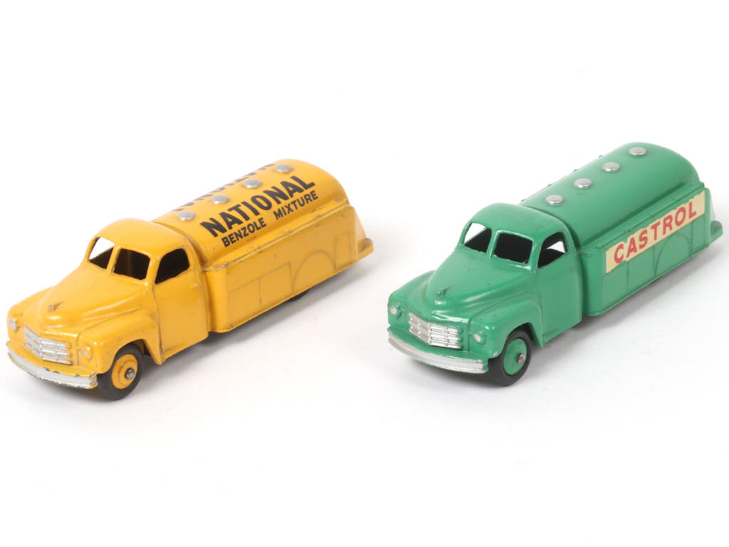 Lot 333 - DINKY TOYS (GB) (2)