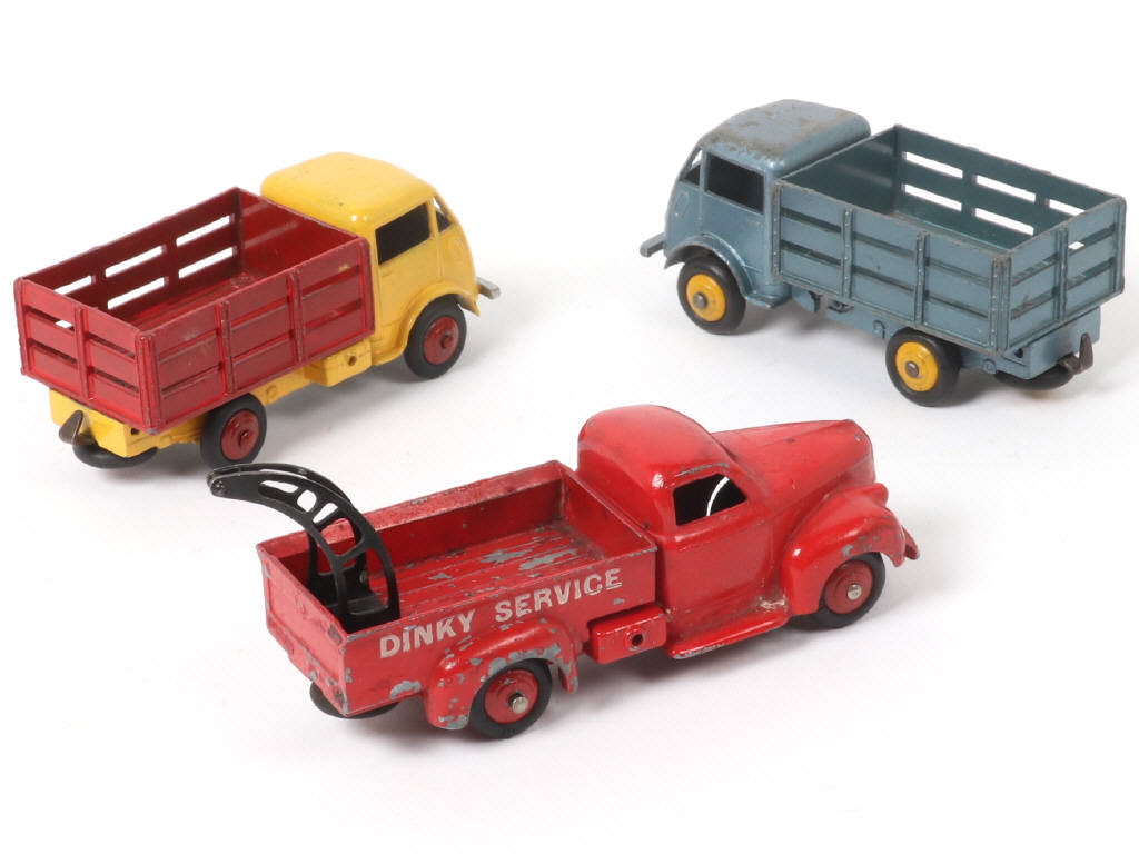Lot 435 - DINKY TOYS (FRANCE) (3)