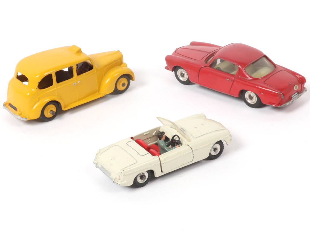 Lot 348 - DINKY TOYS (GB) (3)