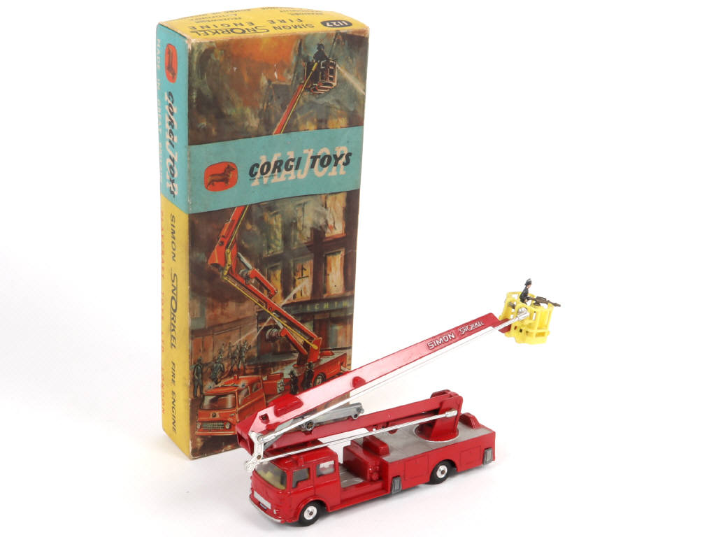 Lot 221 - CORGI TOYS (GB) (1)