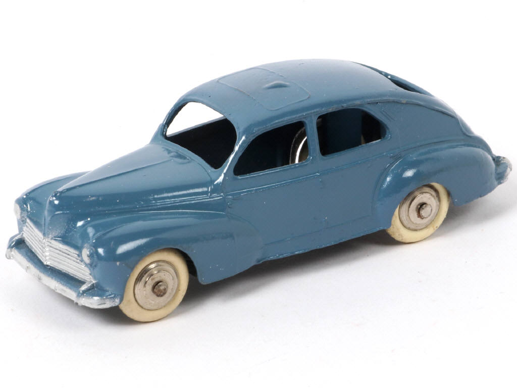 Lot 243 - DINKY TOYS (FRANCE) (1)