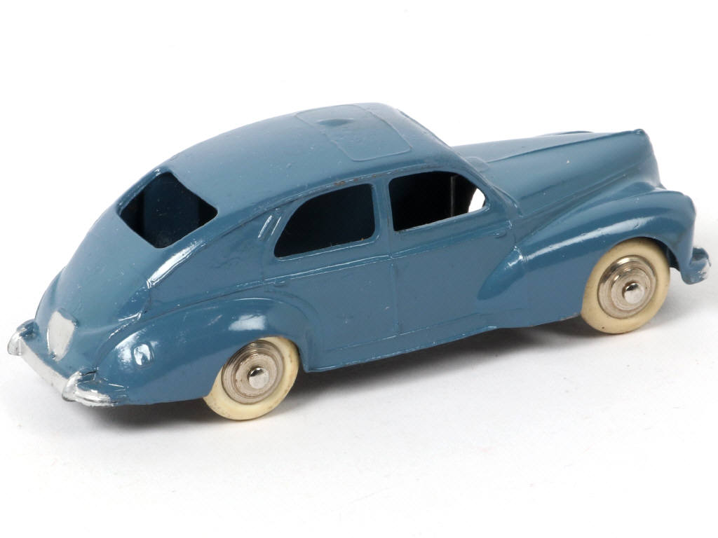 Lot 243 - DINKY TOYS (FRANCE) (1)