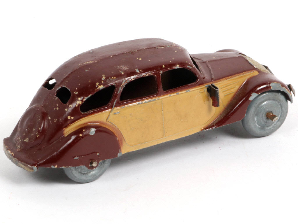 Lot 230 - DINKY TOYS (FRANCE) (1)