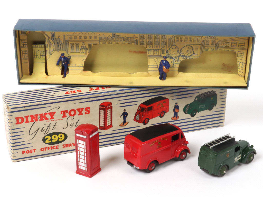 Lot 356 - DINKY TOYS (GB) (1)