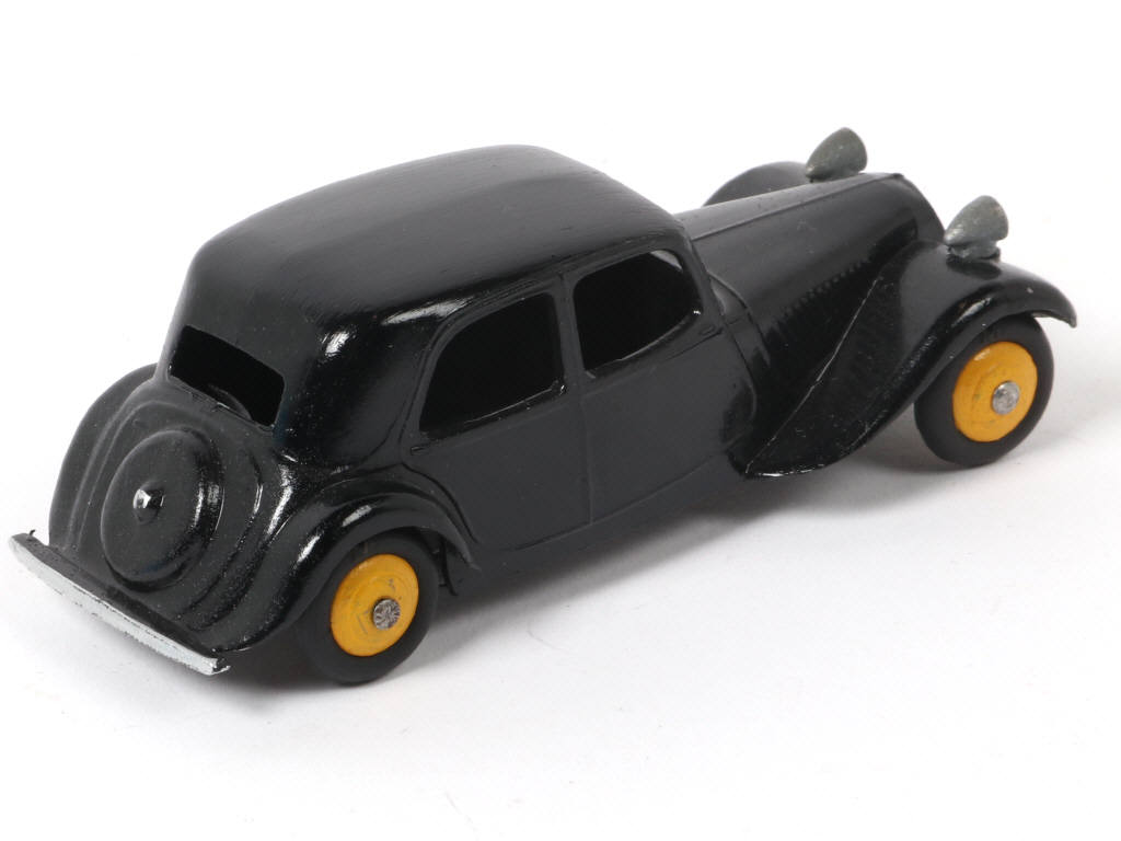 Lot 237 - DINKY TOYS (FRANCE) (1)