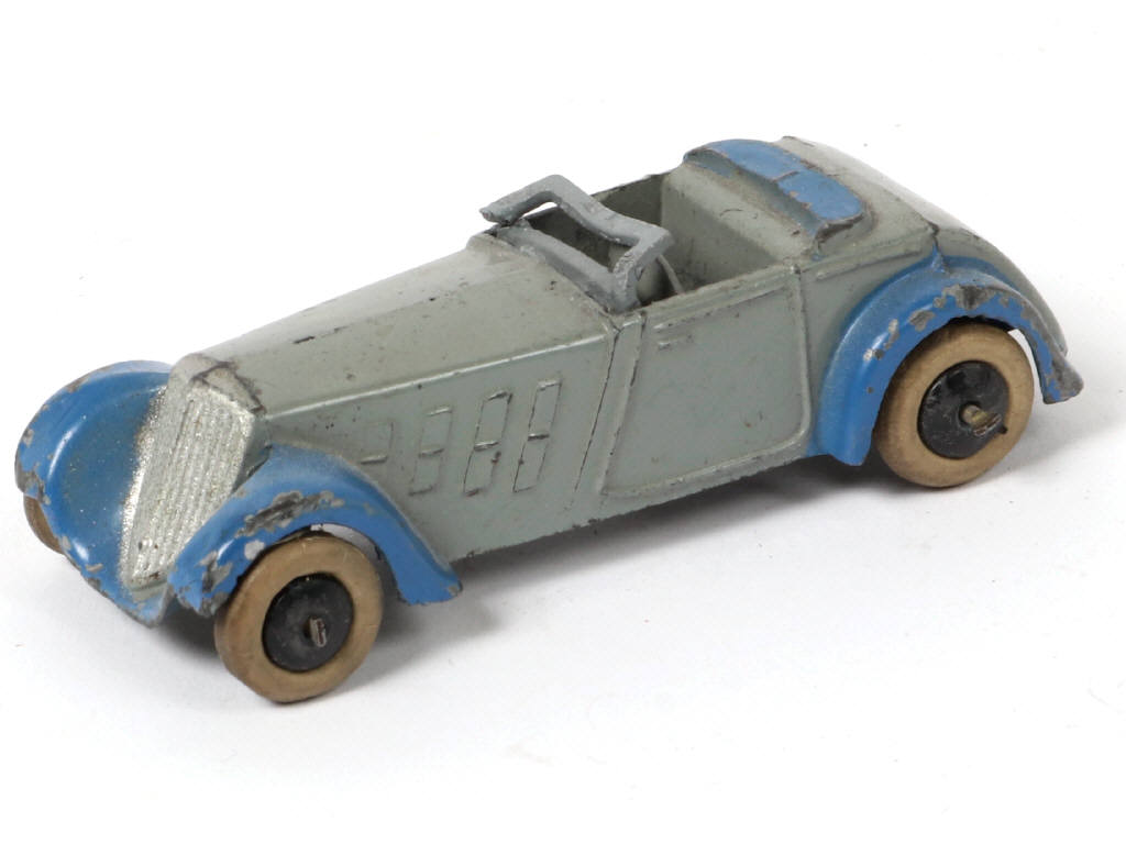 Lot 215 - DINKY TOYS (FRANCE) (1)
