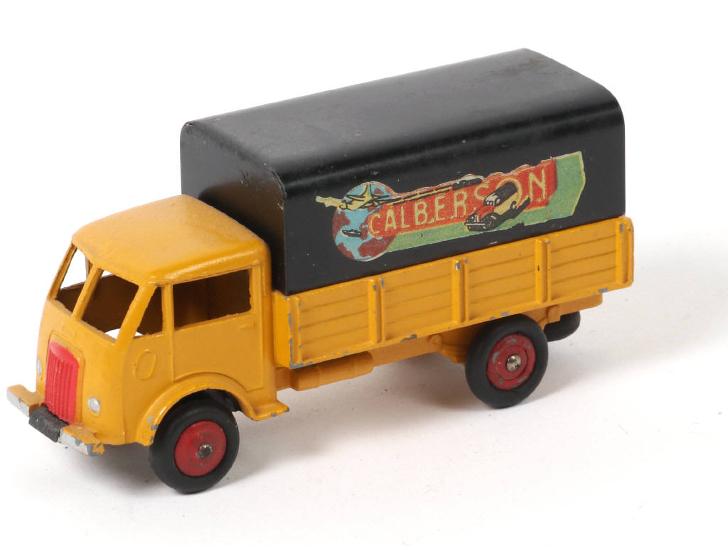 Lot 303 - DINKY TOYS (FRANCE) (1)