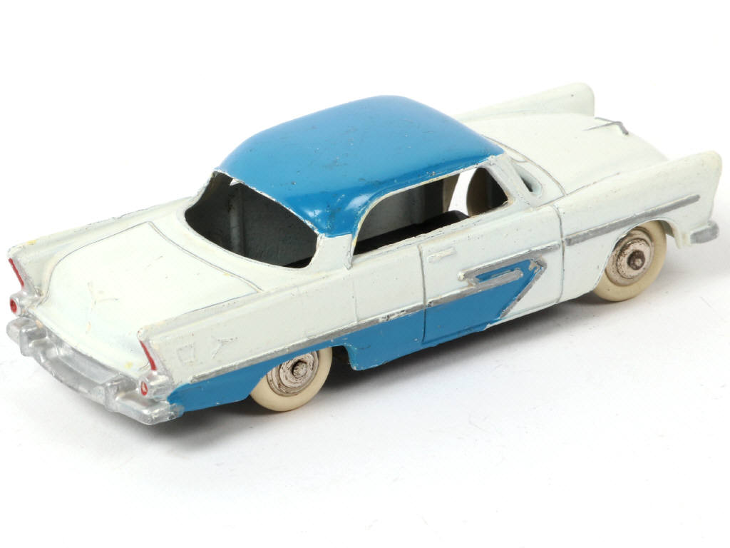 Lot 256 - DINKY TOYS (FRANCE) (1)