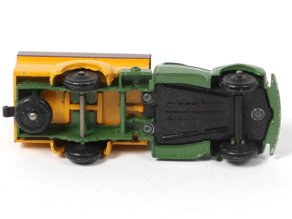 Lot 317 - DINKY TOYS (FRANCE) (1)