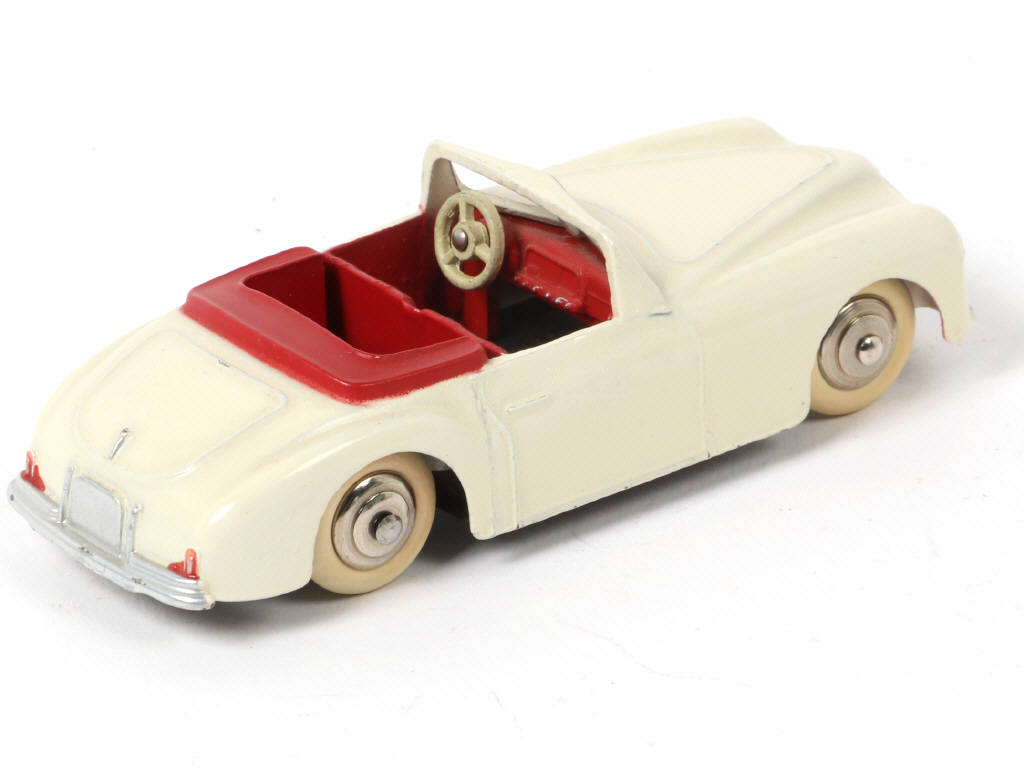 Lot 246 - DINKY TOYS (FRANCE) (1)