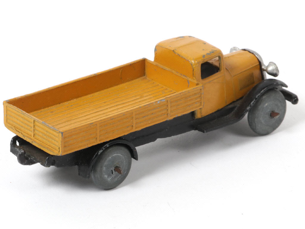 Lot 293 - DINKY TOYS (FRANCE) (1)