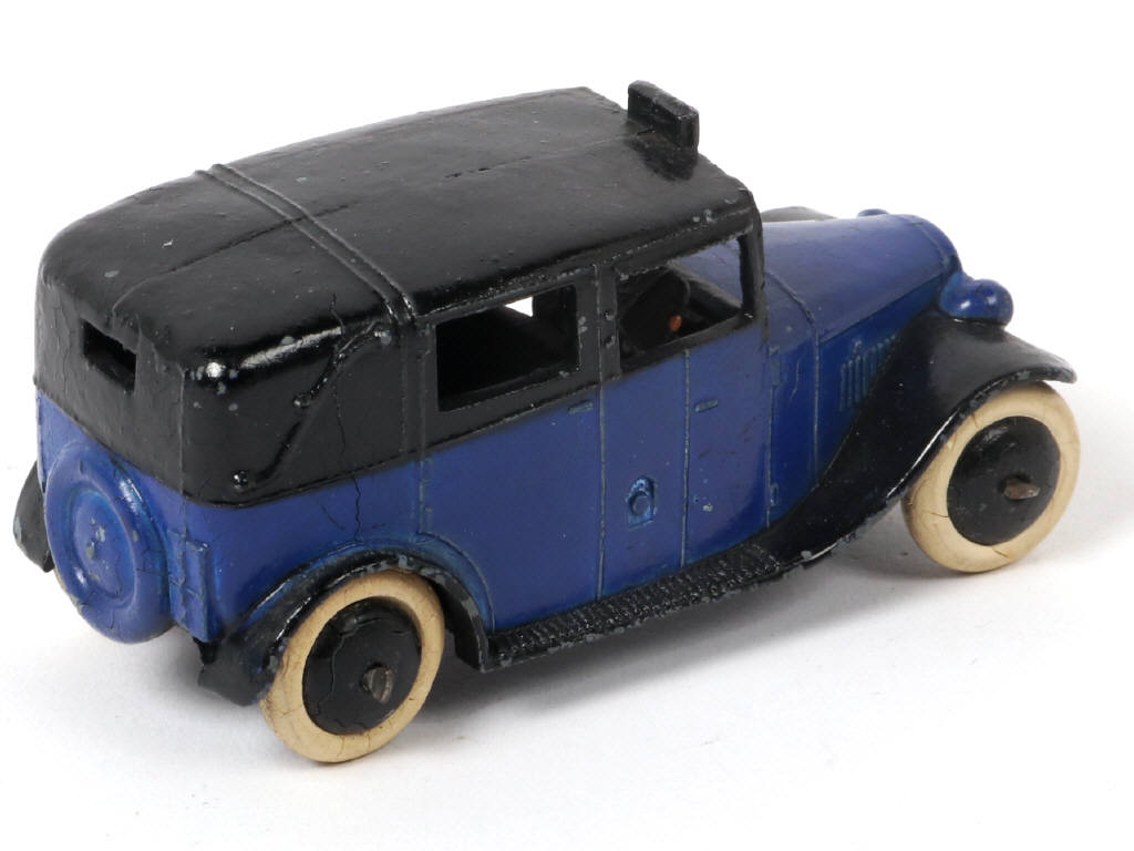 Lot 370 - DINKY TOYS (GB) (1)