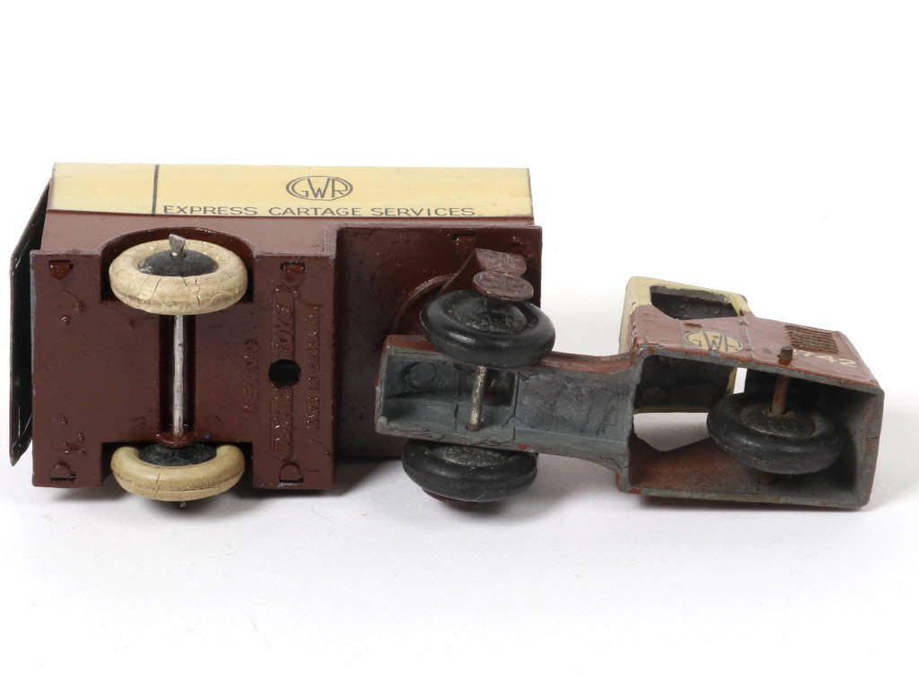 Lot 368 - DINKY TOYS (GB) (1)