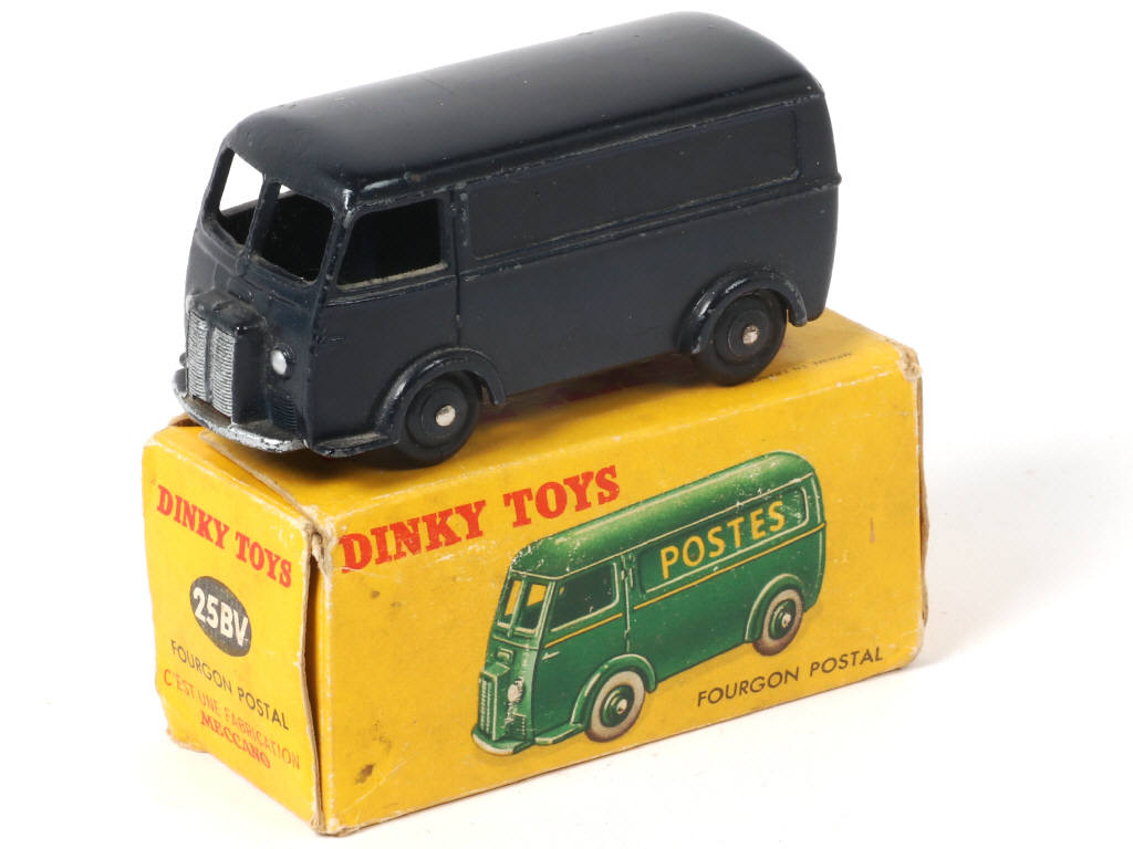 Lot 305 - DINKY TOYS (FRANCE) (1)