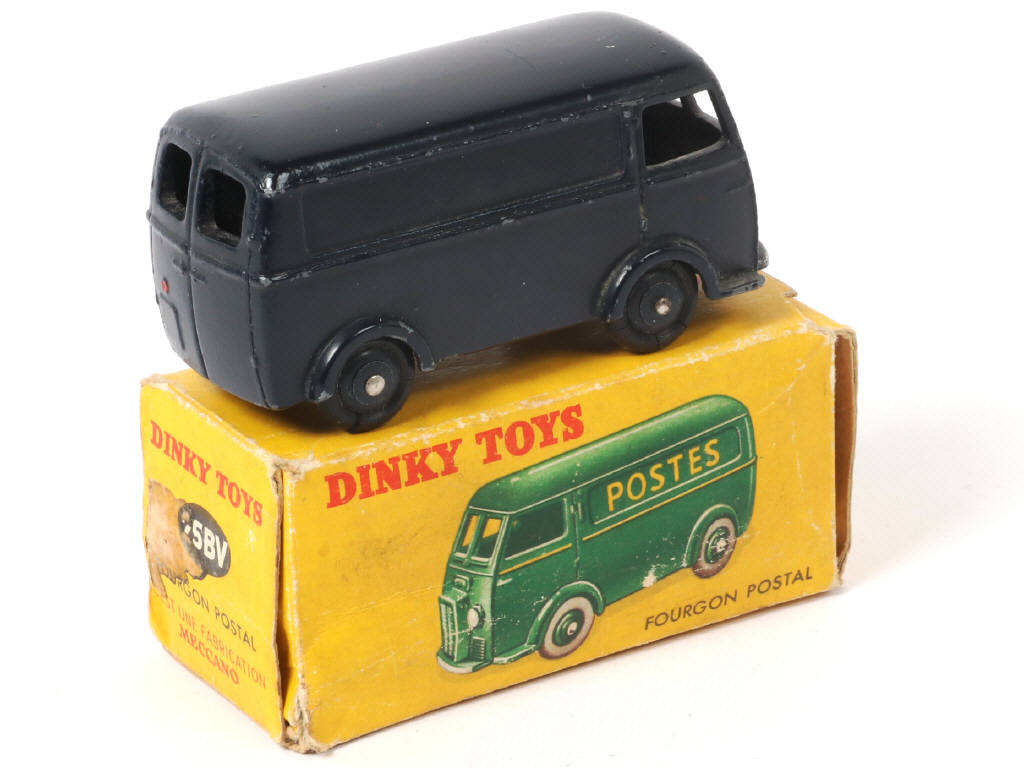 Lot 305 - DINKY TOYS (FRANCE) (1)