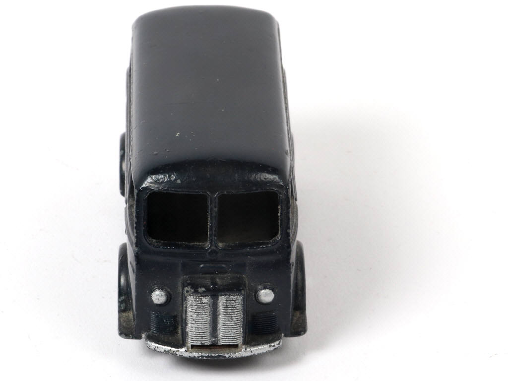 Lot 305 - DINKY TOYS (FRANCE) (1)