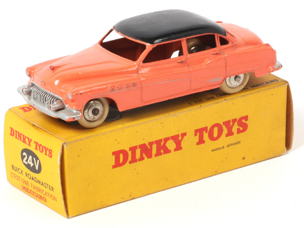Lot 266 - DINKY TOYS (FRANCE) (1)