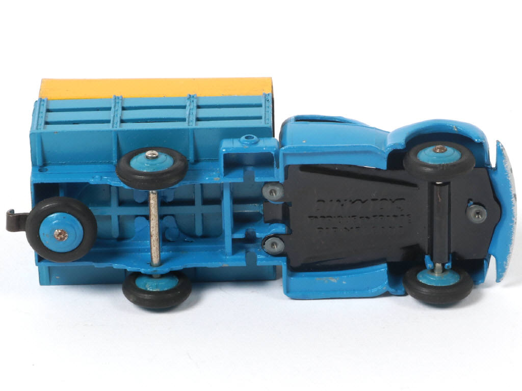 Lot 311 - DINKY TOYS (FRANCE) (1)