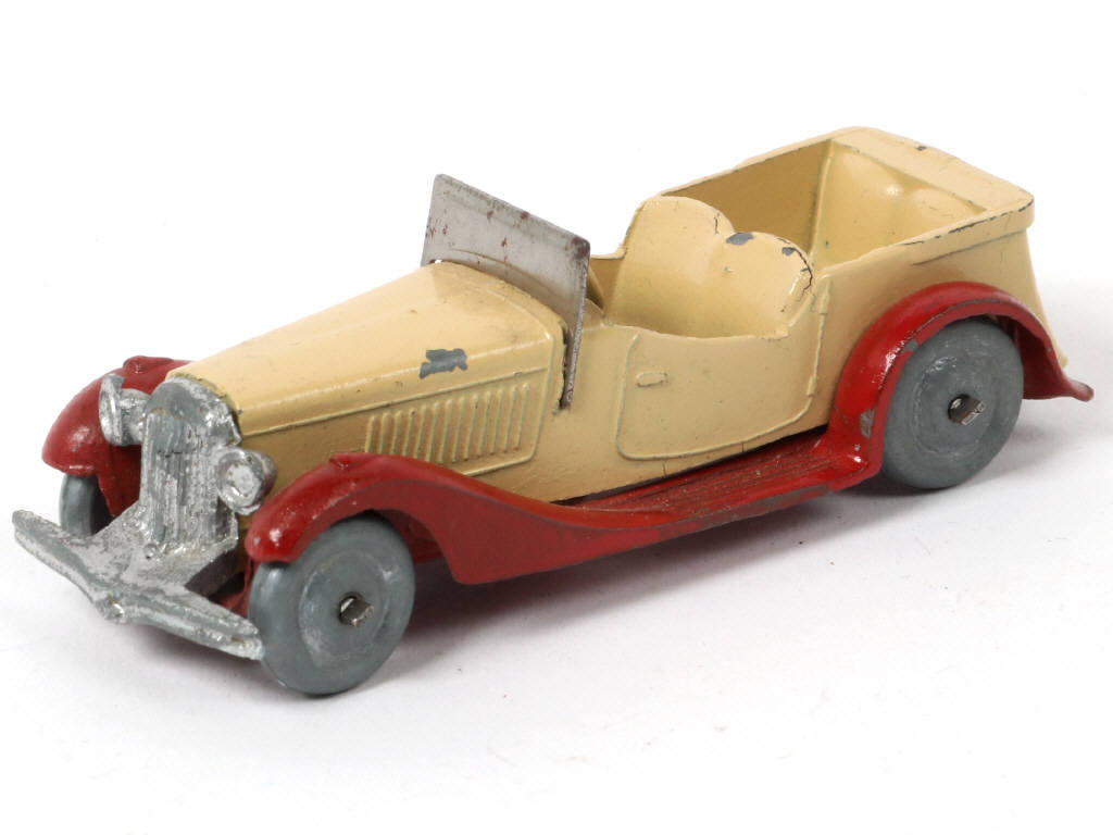 Lot 220 - DINKY TOYS (FRANCE) (1)