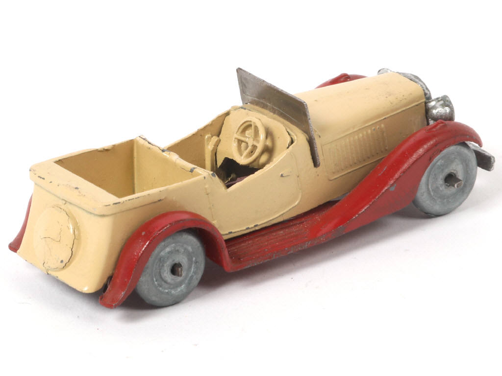 Lot 220 - DINKY TOYS (FRANCE) (1)