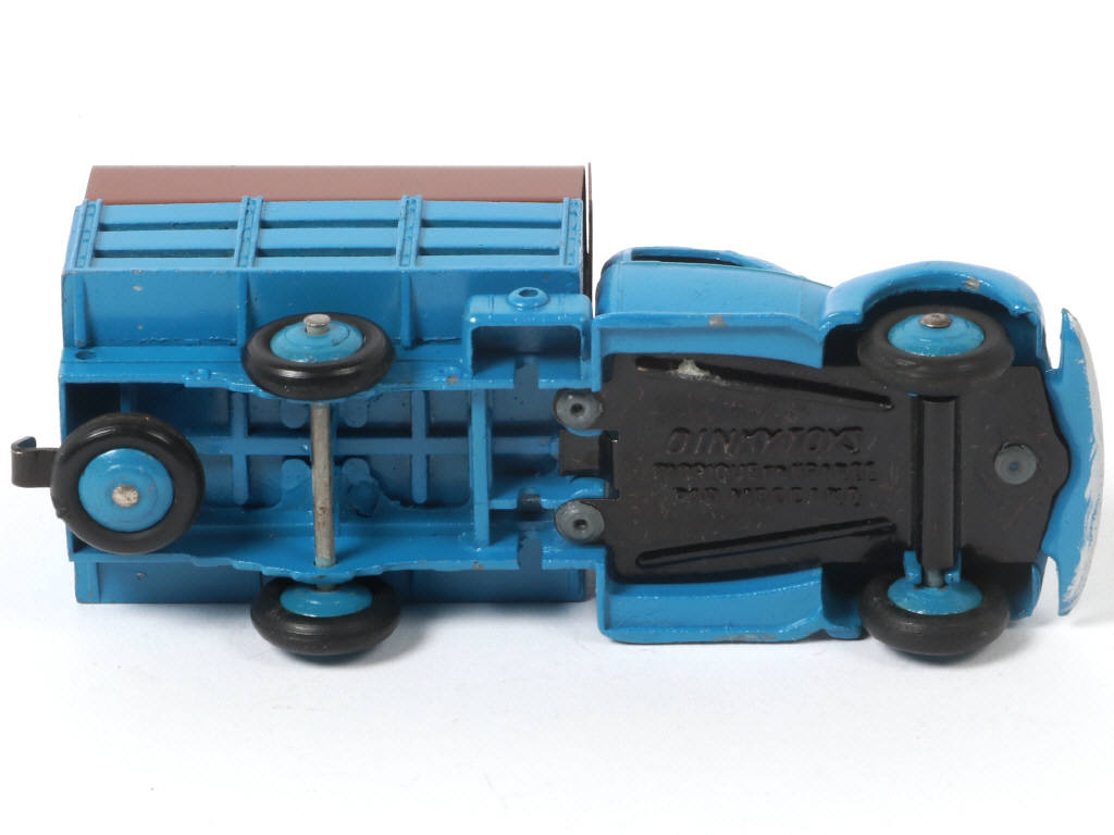 Lot 310 - DINKY TOYS (FRANCE) (1)