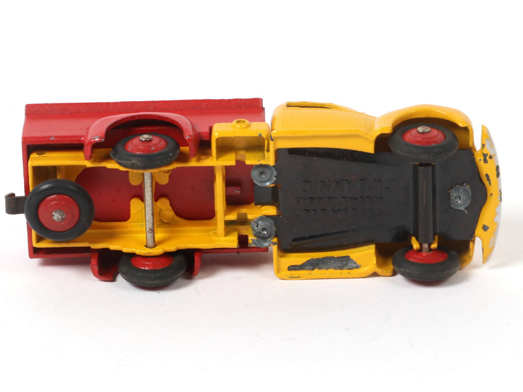 Lot 315 - DINKY TOYS (FRANCE) (1)