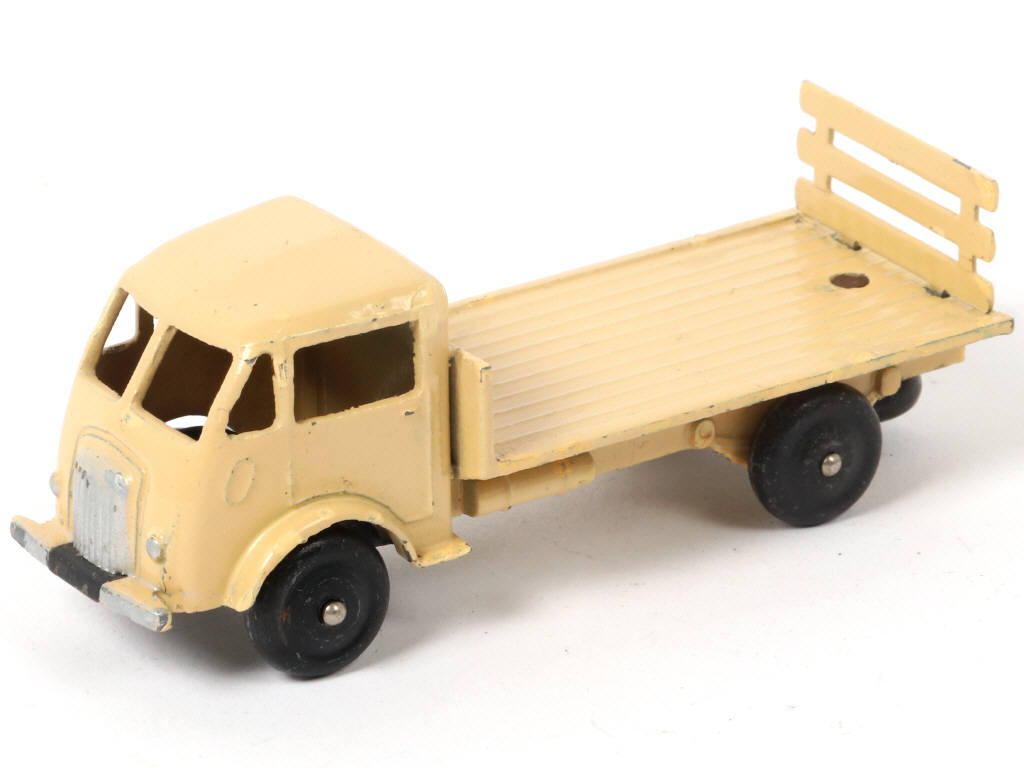 Lot 299 - DINKY TOYS (FRANCE) (1)