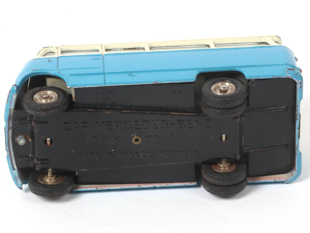 Lot 322 - DINKY TOYS (FRANCE) (1)